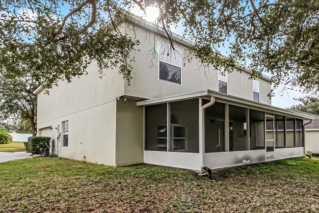 Building Photo - 350 Lake Shepard Dr