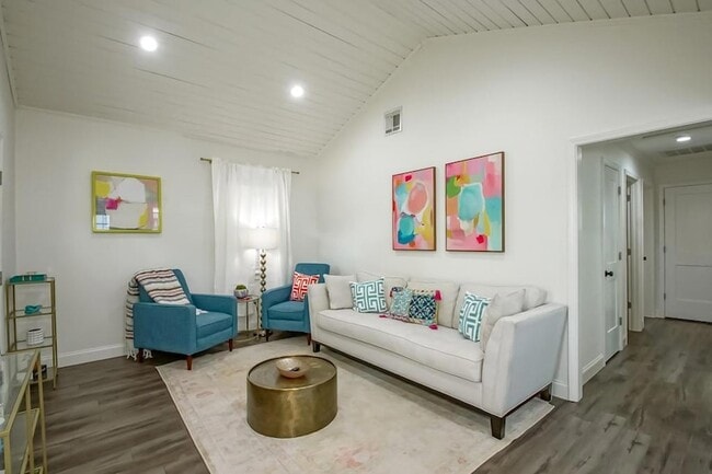 Building Photo - 704 Metairie Lawn Dr