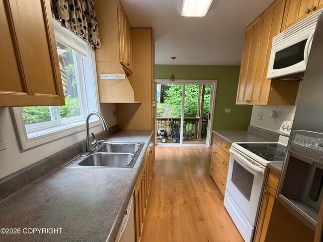 Building Photo - 12399 Blackberry Ln