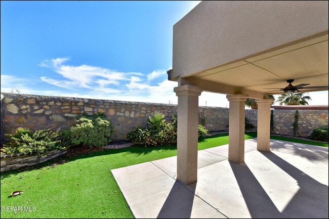 Building Photo - 1416 Stone Canyon Way