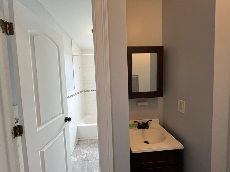 Building Photo - 203 Stegman St