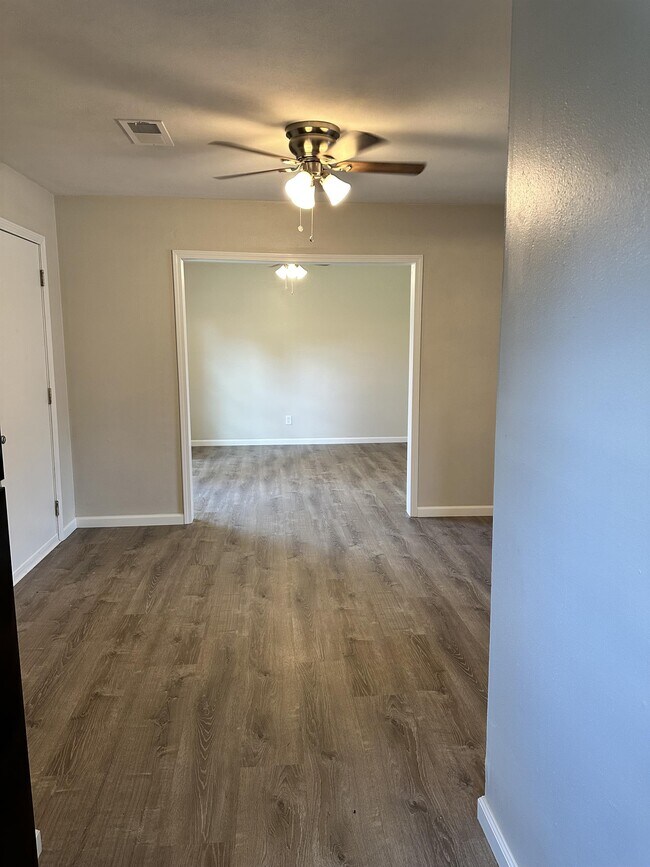 Building Photo - 707 Plankway Dr