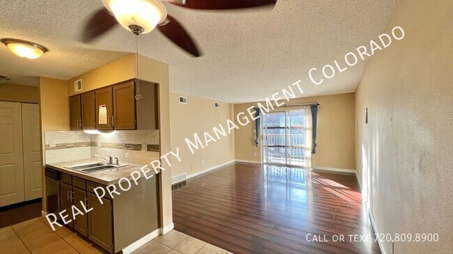 Building Photo - Freshly Updated Condo in Highline Meadows