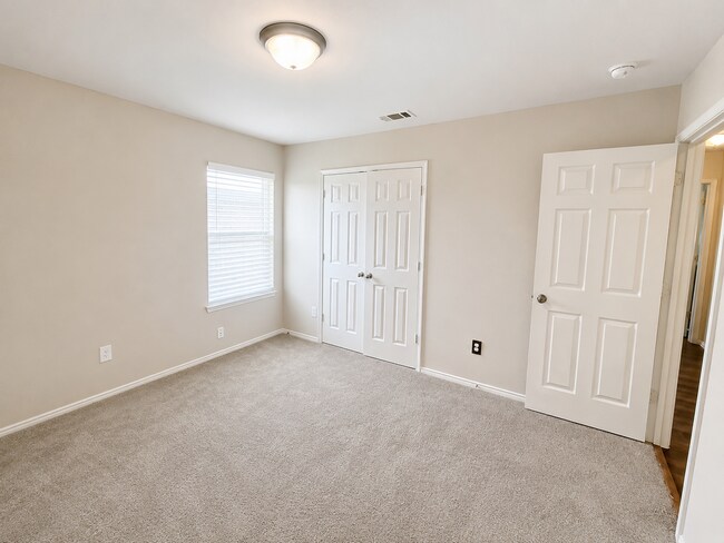 Building Photo - Open Floorplan and Amazing Resort Style Community!
