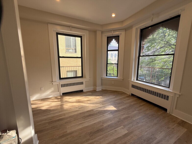 Building Photo - 271 Dartmouth St