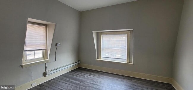 Building Photo - 136 Elm St