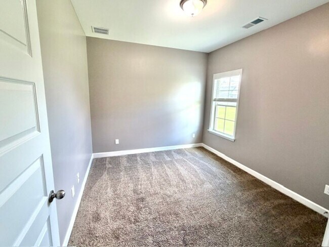 Building Photo - 35 Birkdale Dr