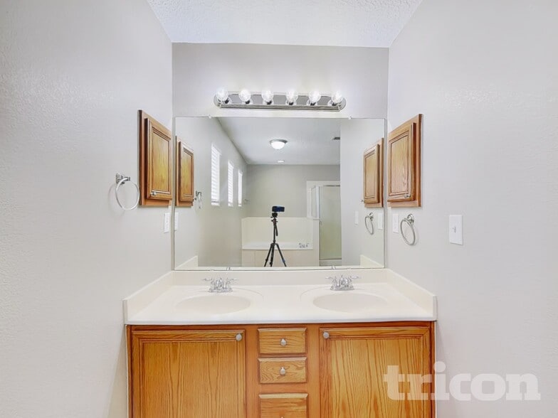 Building Photo - 1295 Carrizo St NW