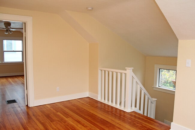 Building Photo - 3423 NE 54th Ave