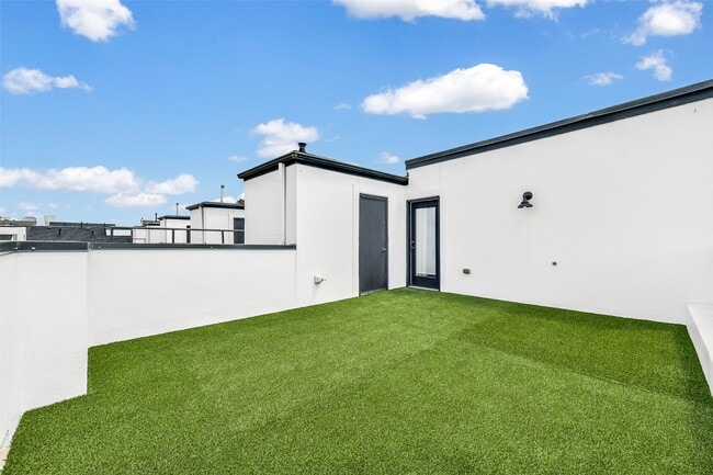 Building Photo - 1529 Rosewood St