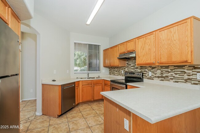 Building Photo - 11430 W Yuma St
