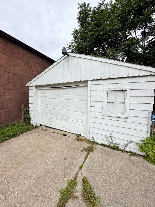 Building Photo - 2554 Swayze St