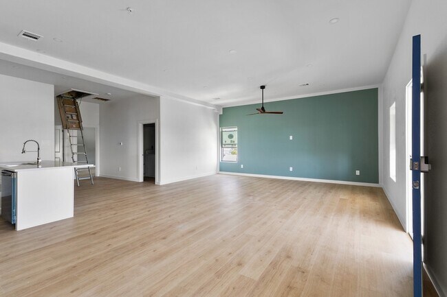 Building Photo - 1325 35th St