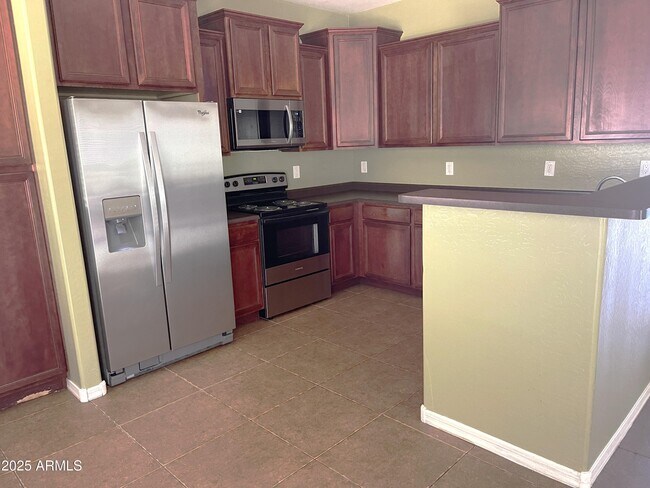 Building Photo - 5007 W Harwell Rd