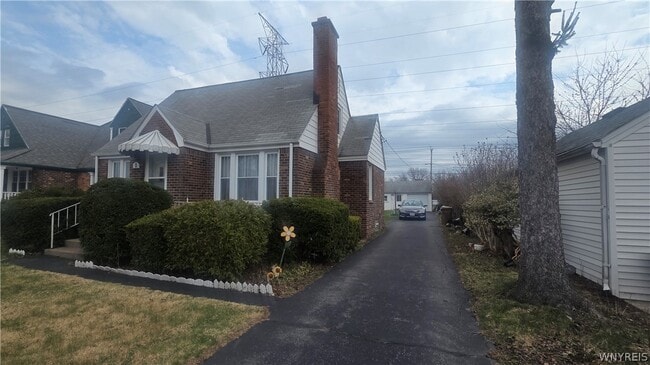 Building Photo - 1 Cresthaven Dr