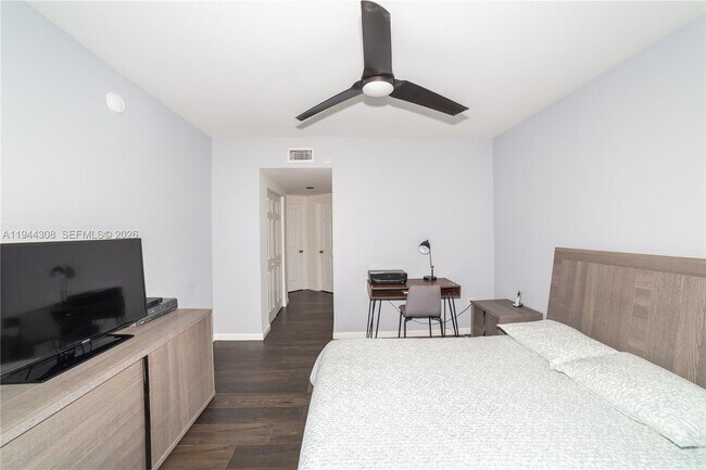 Building Photo - 17150 N Bay Rd