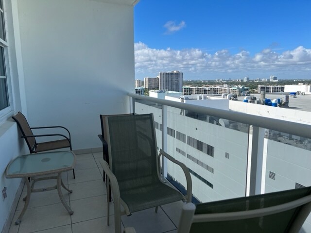 Building Photo - 3725 S Ocean Dr