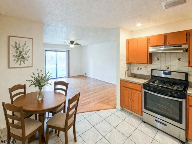 Building Photo - 15 Fisher Dr