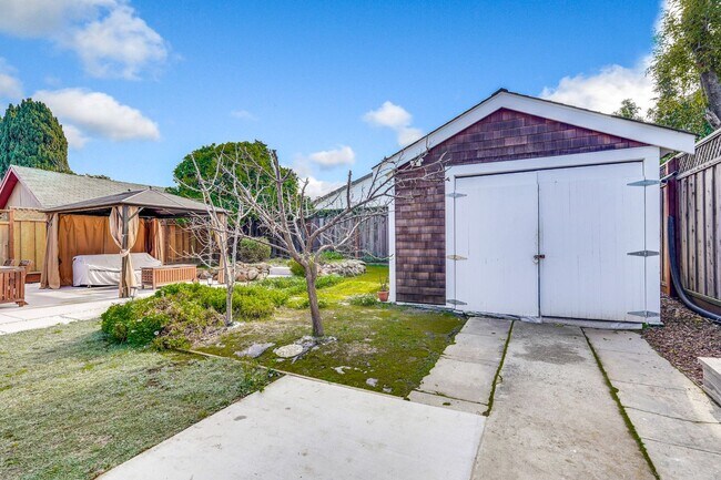 Building Photo - Quaint and Cozy One-Story Craftsman-style Home nestled in the sought-after Sunnyvale neighborhood...