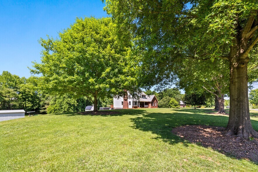 Building Photo - 3010 Eaker Dr