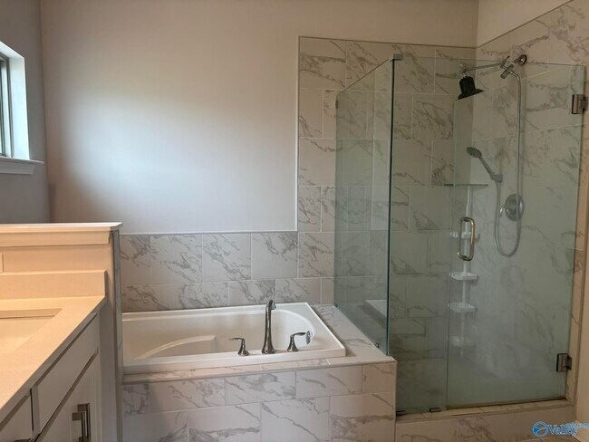 Building Photo - 180 Fenwick Pl