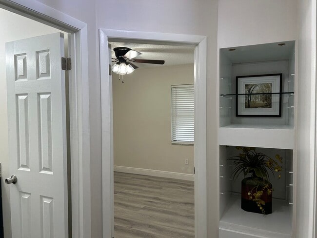 Building Photo - Water view - Pool home