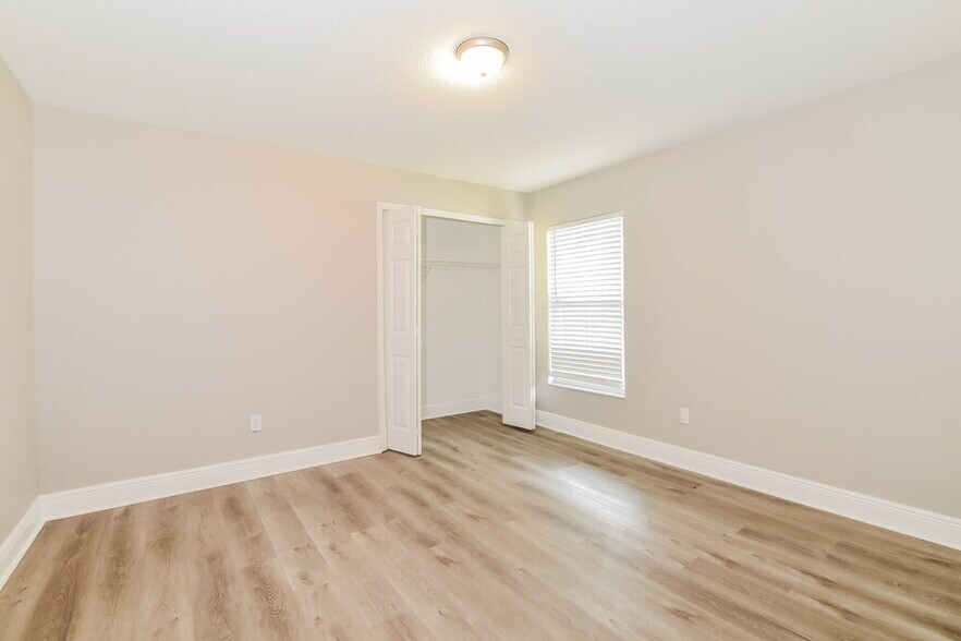 Building Photo - 424 Lancers Dr