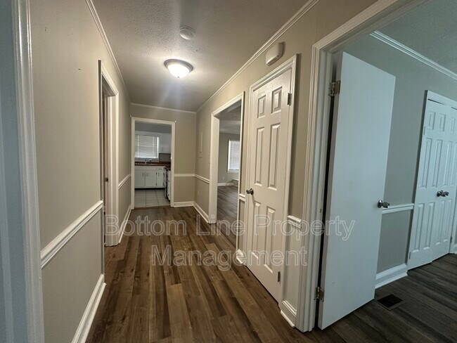 Building Photo - 4453 Oakmont Cir