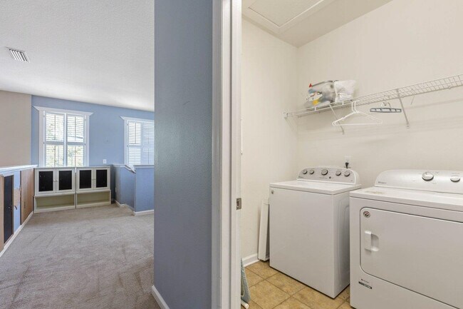 Building Photo - 3190 Coneflower Dr