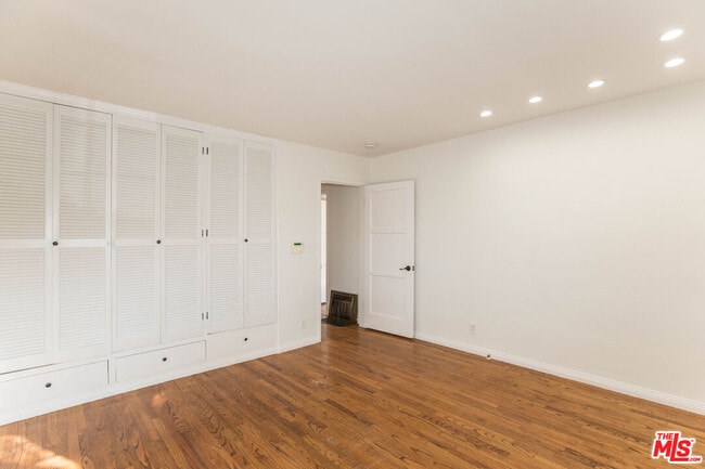 Building Photo - 437 N Swarthmore Ave