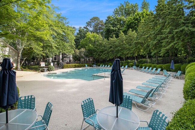 Building Photo - Sunlit 2BD/2BA with Fireplace in Peaceful ...