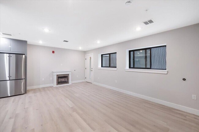 Building Photo - 526 64th St