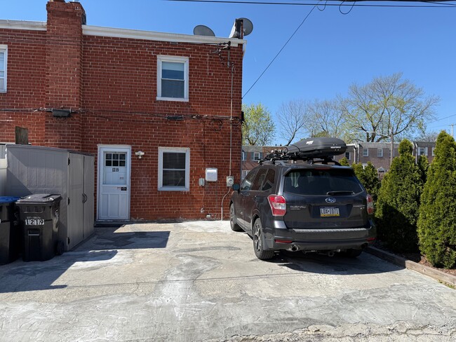 Building Photo - 1219 Tyler St