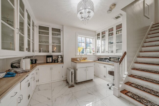 Building Photo - 5 Kohlsaat Ct