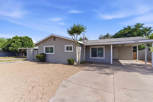 Building Photo - 2609 W Morten Ave