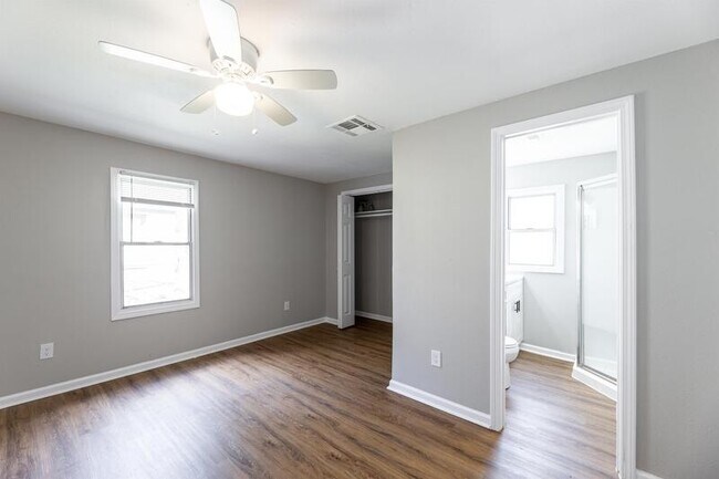 Building Photo - 1505 Brazos St