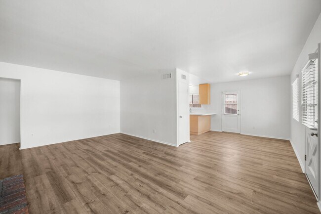 Building Photo - 375 Woodland Pl