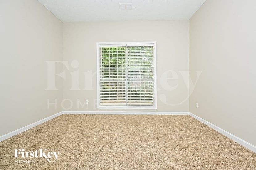 Building Photo - 115 Willow Hill Ln