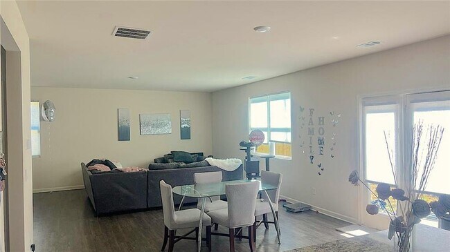 Building Photo - 477 Starbuck Parkway