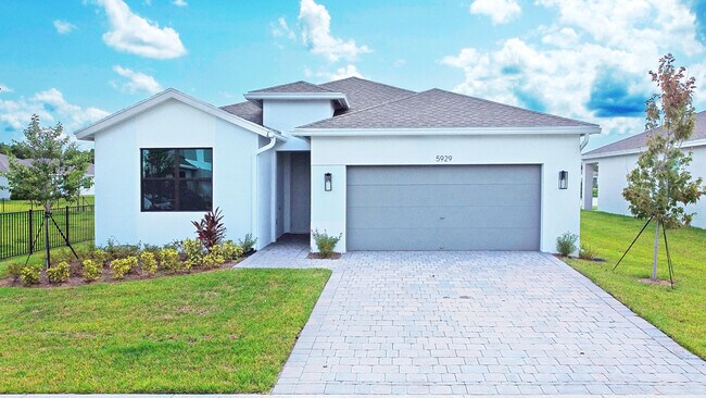 Building Photo - 5929 SE Sky Blue Cir