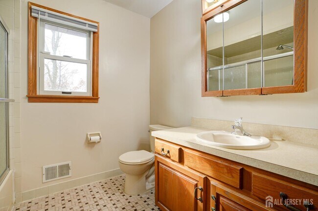 Building Photo - 11 Lenox St