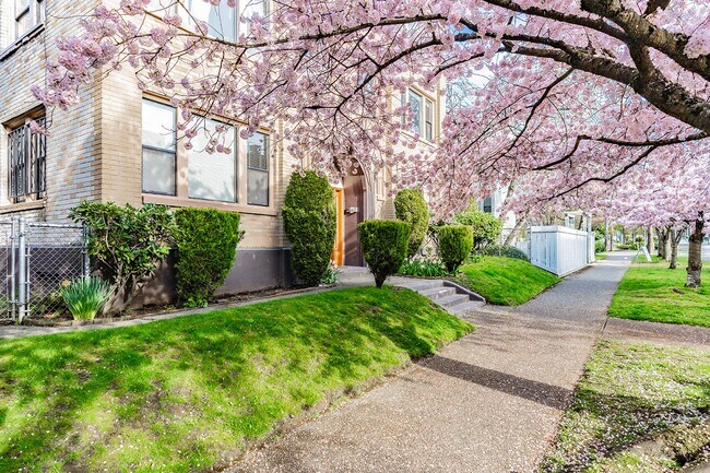 Building Photo - Dixonian