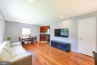 Building Photo - 6429 Maplewood Dr