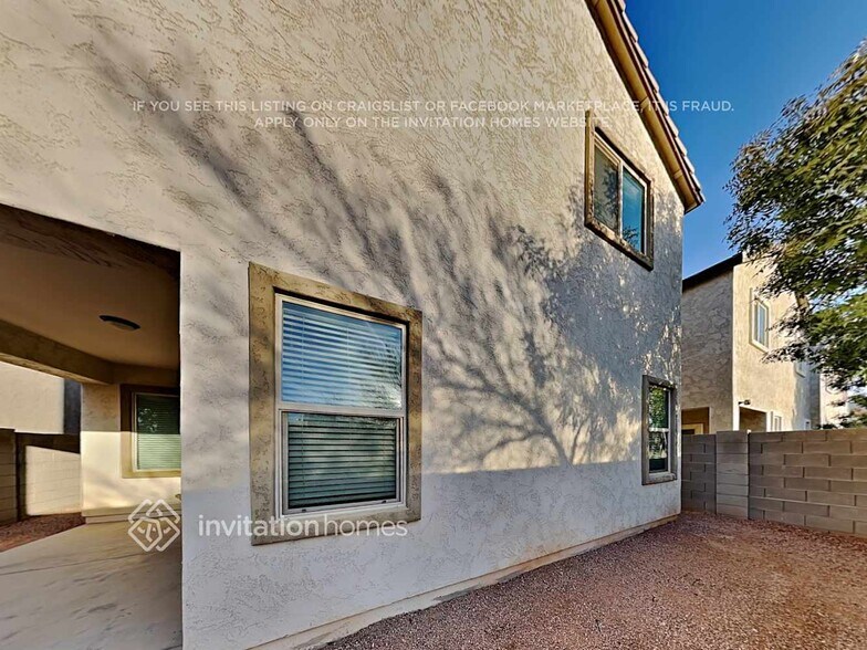 Building Photo - 1265 E Palomino Way