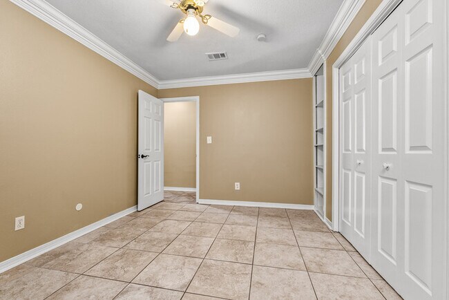 Building Photo - 4/2 Cantonment Property in Kings Road Neighborhood