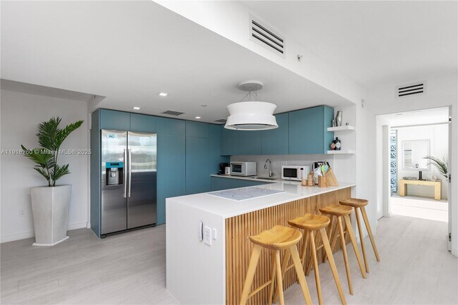 Building Photo - 1025 92nd St