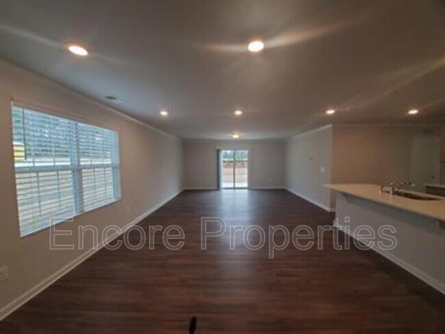 Building Photo - 208 Abercorn Way