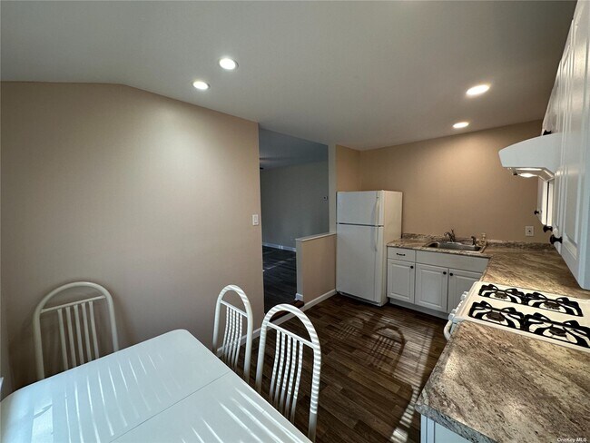 Building Photo - 1571 Little Whaleneck Rd