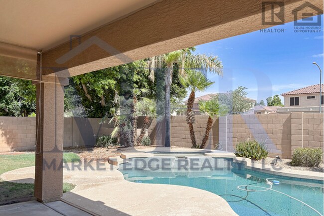 Building Photo - 3Bed/2Bath Home w/3 Car Gar at 59th Ave/Un...