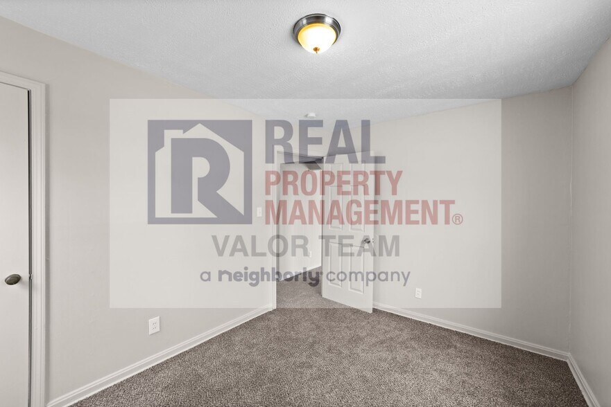Building Photo - CMHA Ready - Newly Renovated 4bd/1 bath Co...